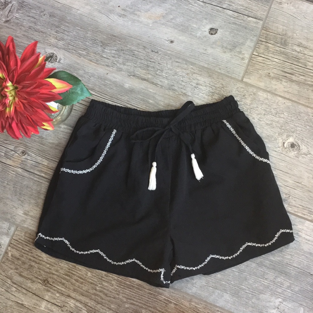 japna kids • black shorts • white detail • 10 EUC